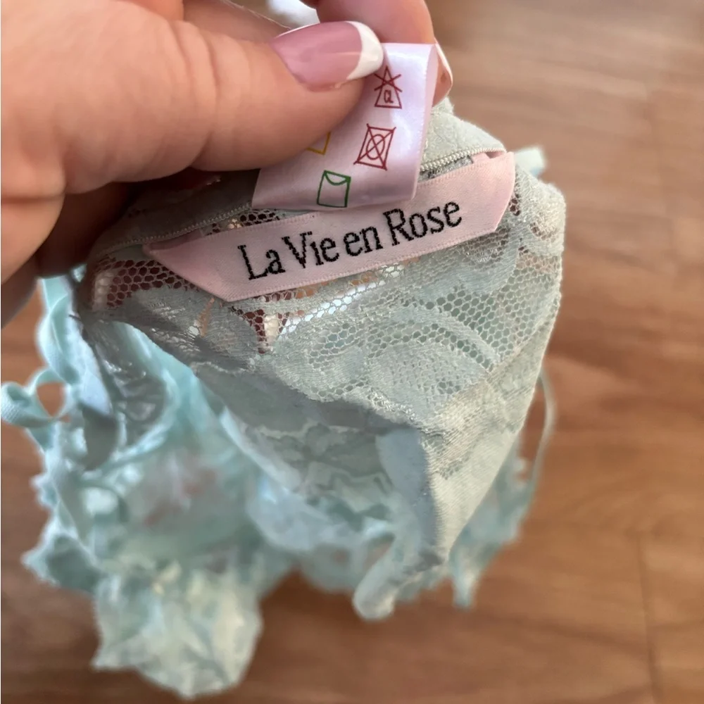 La Vie En Rose Lace Bralette in Light green - Picture 2 of 3